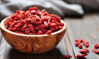 枸杞越晒越软怎么回事（干枸杞越晒越软怎么回事）