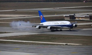 飞机降落需要滑行多远 为什么飞机降落后要滑行很久