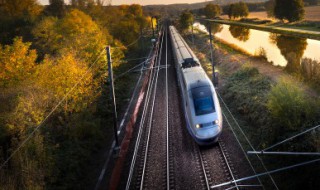 高铁头上都有电线吗（高铁头上的线是干嘛的）