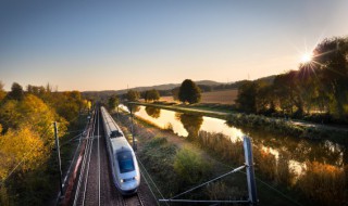 高铁检票票面怎么放（高铁站检票口怎么检票）