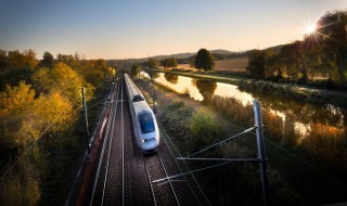 高铁电线是怎么过索（高铁上的电线）