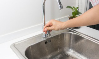 烧开的水是不是蒸馏水 反复烧开的水是蒸馏水吗