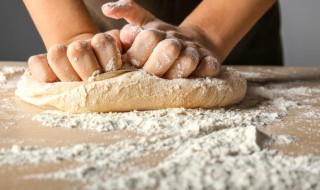 面粉酵母泡打粉谁先放 酵母发面需要放泡打粉吗