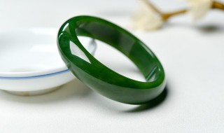 翡翠手镯摔坏了有什么意思 翡翠镯摔碎了意味什么