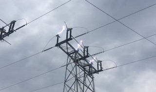 高铁一根电线怎么供电 高铁为什么用一根电线