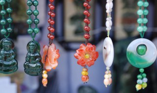 糯米冰种飘花翡翠手镯 冰糯种飘花翡翠手镯图片