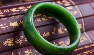 怎么挑选一款好的玉手镯（如何挑选好的玉镯）