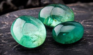 怎么样鉴别翡翠的真假（怎样鉴别翡翠的真假?）