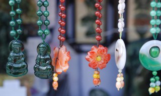 翡翠传承适合刻些什么(翡翠手串雕刻)