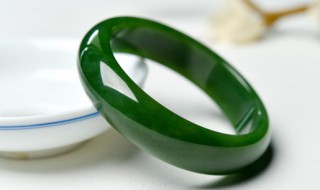 翡翠手镯怎么选才是最好的 翡翠手镯怎么选才是最好的5个字