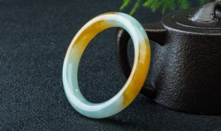 翡翠的真假怎么分辨（翡翠真假怎么辨认）