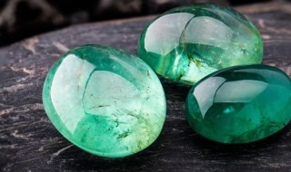 个人翡翠原石怎么卖掉（翡翠原石怎么卖出去）