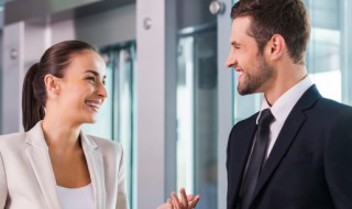 主动找男生聊天的开头 女生主动找男生聊天如何开头