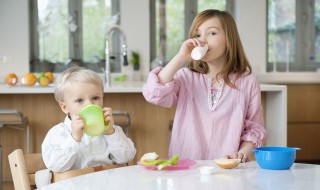 孩子犯错误父母该如何教育 孩子犯错误父母该如何教育告诉她用英语回答