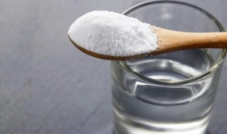 去油污用碱还是小苏打 碱与小苏打哪个清理油污效果更好