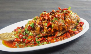 怎样炸鱼不粘锅不碎 炸鱼不粘锅不烂的妙招