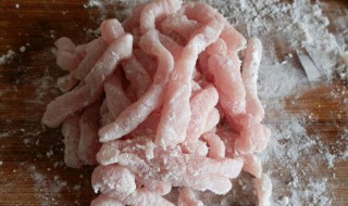 打肉馅时加生粉淀粉吗（猪肉馅里放淀粉还是生粉）