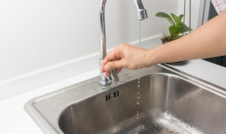 水银弄到皮肤上怎么办(水银落到皮肤上应如何处理)