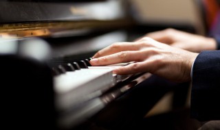 新钢琴有味道要散多久 新买的钢琴有味道多久可以好?