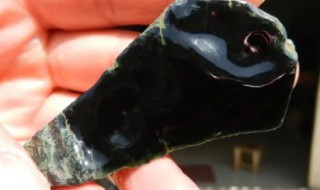 墨翠翡翠原石（墨绿色翡翠原石）