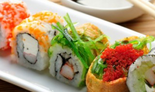 竹帘怎么卷寿司的手法（竹帘卷寿司时的手法）