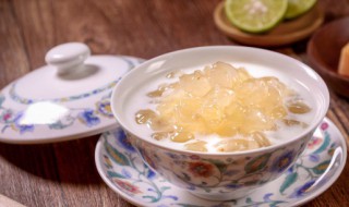 桃胶一泡就碎是假的吗(桃胶泡开后碎碎的是真的吗)