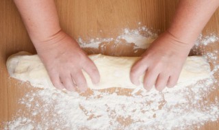 做面包揉面硬了怎么办（发面揉的太硬了怎么办）