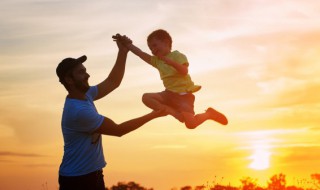 单亲爸爸怎么教育孩子（单亲爸爸怎样教育儿子）