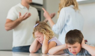 孩子偷偷拿钱该怎么教育（小孩偷偷拿钱怎么教育）