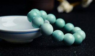 女人戴沉香手串的好处（女生戴沉香手串的好处）