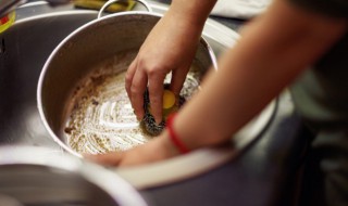 铝平底锅黑了清洗妙招 铝制平底锅变黑怎么洗