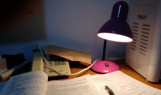 家里灯罩发黄清洁窍门 灯罩发黄用什么清洗