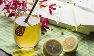 玫瑰花柠檬泡水喝的功效与作用 玫瑰花柠檬片泡水喝的功效