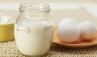 土鸡蛋的蛋黄是什么颜色（正宗土鸡蛋黄的颜色）