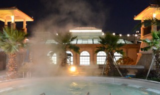 泡温泉是空腹好还是吃饱饭后泡好 泡温泉最好是空腹还是饭后