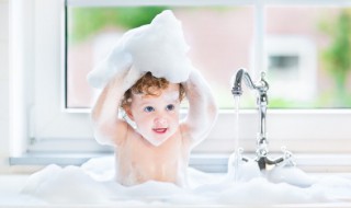冬天洗澡搓出的泥是什么 冬天洗澡身上搓出白泥