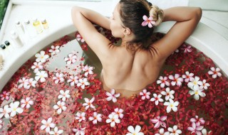 泡温泉应该在饭前还是饭后（吃饭前泡温泉还是饭后）