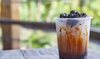 冬天奶茶放一晚上还能喝吗（冬天奶茶隔夜了还能不能喝）