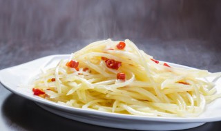 土豆丝泡了一天一夜还能吃吗（土豆丝泡了两天一夜还能吃吗）