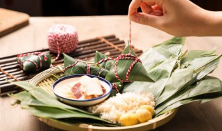 为什么粽子叶煮出来是绿色的(粽子煮好后粽叶还是绿色的)