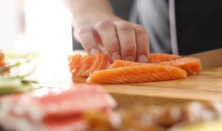 三文鱼冻4个月还能吃吗 三文鱼冷冻一个月还能生吃吗