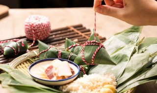 煮粽子水里面要放什么东西（煮粽子水里需要放什么）
