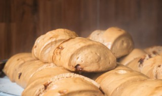 炸馒头片为什么沾水 炸馒头片沾水不会溅油吗