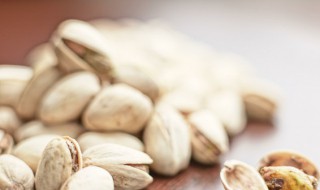 开心果是白色的好还是黄色的好（开心果黄色和白色哪个好）