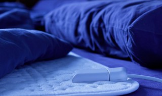 电热毯上面弄水了会怎么样 电热毯弄了点水还能用吗