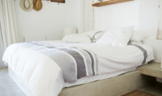 电热毯应该铺在床上哪一层 电热毯应该铺在那一层