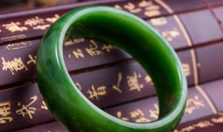 怎么选玉镯子颜色 如何选择玉镯颜色