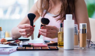 化妆后脸痒是为什么 为什么化完妆脸上痒