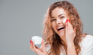 面霜为什么不能擦眼睛（面霜不能擦到眼睛吗）