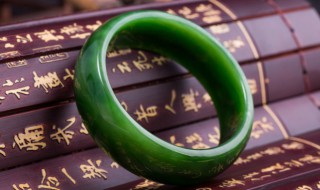 油青翡翠玉镯 油青翡翠玉镯价格